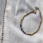 Bracelet de perles laiton brut (doré) et de Lapis-Lazuli Myo Jewel Collection Cléo